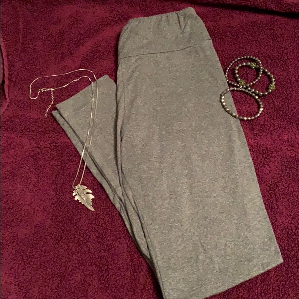 Lula roe leggings.